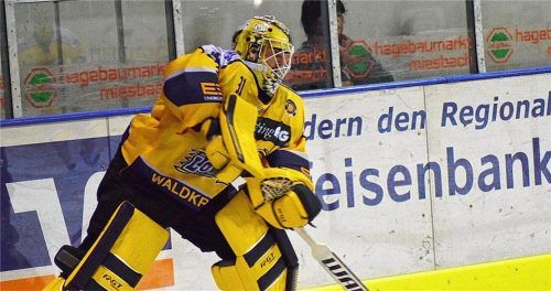Torhüter Korbinian Sertl war auch in Miesbach der große Rückhalt der Löwen. Foto  göß