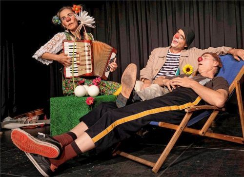 Unterhielten die Schüler bestens: Georgia Huber (von links), Stefan Knoll und Andreas Schantz.Foto  stn