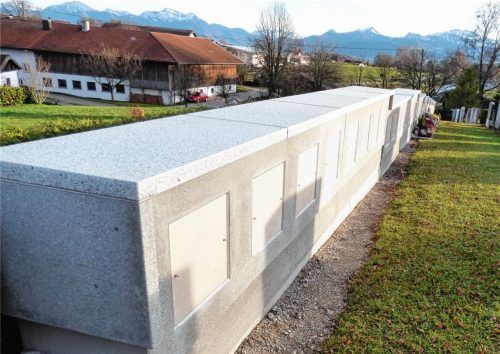 Urnenmauer im Rimstinger Friedhof verlängert