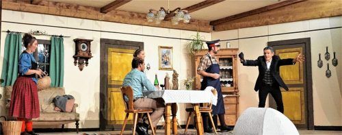 Viel Szenenapplaus gab es bei den turbulenten Verwicklungen auf der Bühne. Foto  Wolf