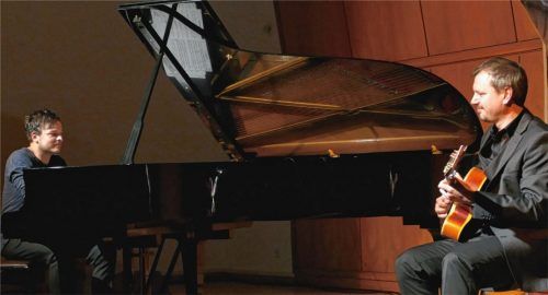 Vier Hände, 236 Saiten, keine Regeln – so lautete das Motto bei Pianist Chris Gall (links) und dem Gitarristen Andreas Dombert.Foto janka