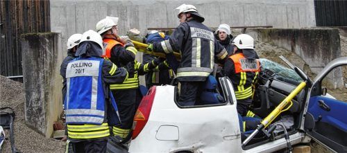 Von Grünthal bis Neumarkt-St. Veit, von Weiding bis Obertaufkirchen: In Neumarkt-St. Veit unterzogen sich 72 Floriansjünger der Schulung, legten gemeinsam Hand an in Technischer Hilfeleistung.Foto re