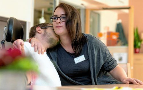 Vor allem junge Menschen brauchen auch in der Region einen Ort, an dem sie wohlumsorgt sterben können. Pflegeheime oder das Elternhaus sind oft nicht ausreichend. Die Hospizinsel in Waldkraiburg soll auch allen zur Verfügung stehen, die nicht zu Hause sterben können oder wollen.Foto  dpa