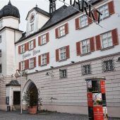 Mittertor auf verrottetem Fundament