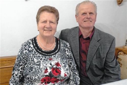 Walburga und Walter Folger heirateten vor 50 Jahren in Gars.Foto  re