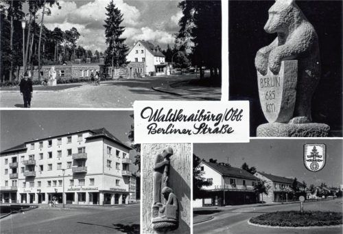 Waldkraiburg um 1960 – wer erinnert sich noch, erkennt auf dieser Postkarte den Berliner Platz mit Postamt (links oben), das Gebäude der Bayerischen Vereinsbank und Café Brosch am heutigen Stadtplatz (links unten) oder die südliche Berliner Straße (rechts unten)? Die Glasbläserfigur von Christa Brunotte am Genossenschaftshaus in der Berliner Straße gab es damals schon und auch den Berliner Bären, der kurz zuvor aufgestellt worden war. Foto  Stadtarchiv