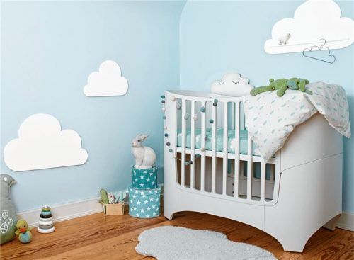 Wer die Wände des Babyzimmers in „Libellenblau“ taucht, schafft ein beruhigendes und entspannendes Ambiente. Foto Foto: epr/Alpina
