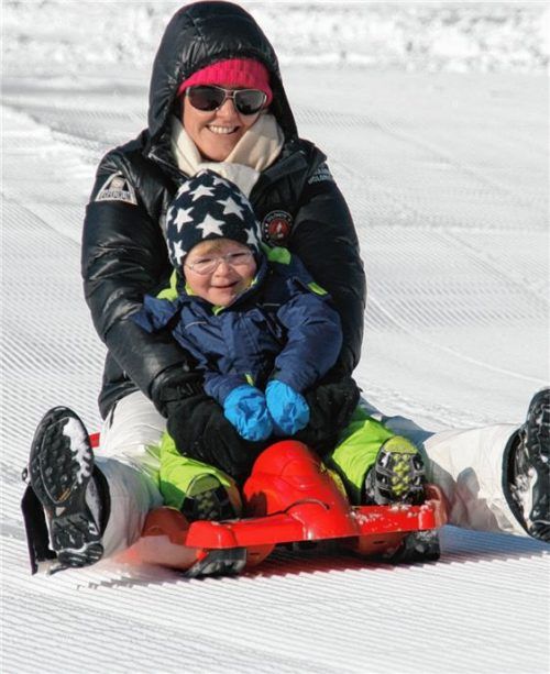 Winterlichen Spaß verspricht die druckfrische Broschüre „Winterträume“. Foto Prien Marketing GmbH