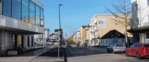Zwei Kreisel soll die Rosenheimer Straße erhalten: den ersten auf Höhe Hotel Heider/Rathaus, den zweiten bereits an der Aral-Tankstelle.
