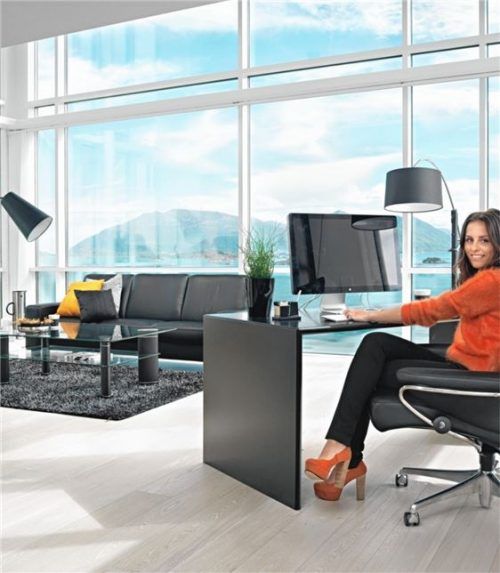 Zwischen dem Arbeitsbereich und dem Rest der Wohnung sollte möglichst eine klare Grenze vorhanden sein. Foto  djd/Stressless