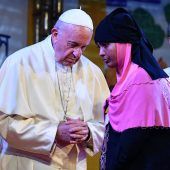 Papst Franziskus trifft Rohingya