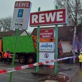 Müll-Laster überrollt 18-Jährige beim Abbiegen