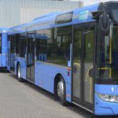Bub in Bustür eingeklemmt und mitgeschleift