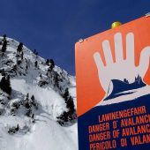 Zwei Bayern von Schneemassen mitgerissen