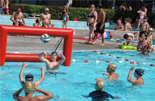 100 Millionen Euro stehen in einem neuaufgelegten Bundesprogramm für die Sanierung von Sport- und Kultureinrichtungen zur Verfügung. Die Stadt reicht dafür ihr Freibad-Projekt ein. Foto  Archiv/hg