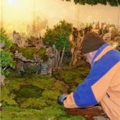 Kieferer Krippenbauer in Aktion