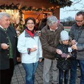 Plätzchen, Notenblattbäume und Elche: Adventsmarkt der Justus-von-Liebig-Schule
