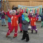 Adventsmarkt-Start mit Tanz der Kinder