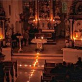 Nachtkirche in Ostermünchen: Besinnung mit Licht, Klang und Raum