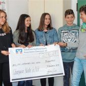 Achental-Realschüler spenden 2376 Euro