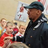 Boateng kommt mit großer Verspätung