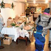 Schöner Markt von „Kunst im Dorf“