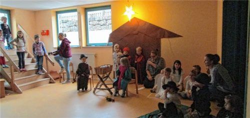 Adventsfeier im „Haus für Kinder“ mit Krippenspiel
