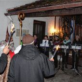 Adventsfenster am ehemaligen Schulhaus