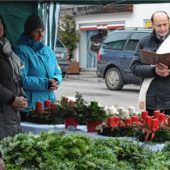 Adventskränze für guten Zweck verkauft