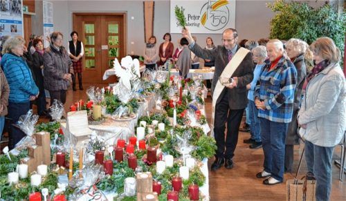 Adventskränze in Schwabering gesegnet