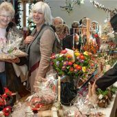 Adventskränze zur Eröffnung des Bernauer Handarbeitsmarktes gesegnet
