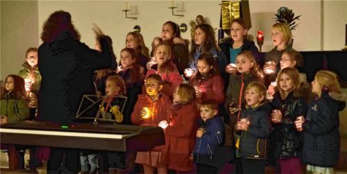 Alle Gruppen machten mit beim Adventssingen in St. Hedwig