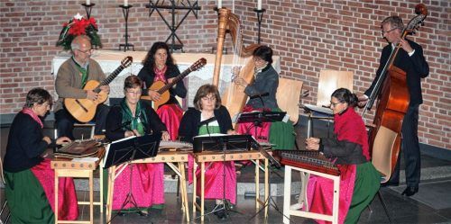 Alpenländische-adventliche Weisen bot die Volksmusik Obertaufkirchen dar.Foto mün