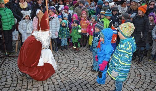 Am Freitag kommt der Nikolaus um 16 Uhr mit einer kleinen Überraschung für die Kinder.
