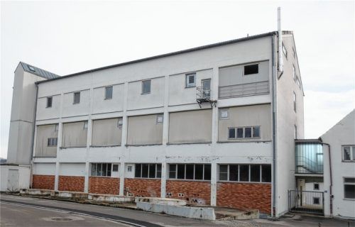 An der Molkerei wurden die Kessel entfernt und Teile des Gebäudes abgerissen. Wie es mit dem Gebäude weitergeht, ist bislang unklar. Foto  stn