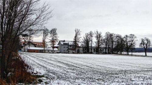 Auf dieser Freifläche zwischen dem Rathaus und dem AWO-Seniorenzentrum soll mehrgeschossige Wohnbebauung entstehen.Foto Merk