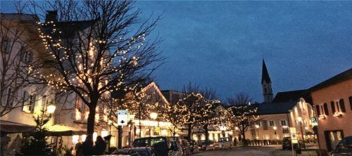 Auf Weihnachten einstimmen und die letzten Geschenke besorgen können Besucher in Bad Aibling.