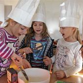 Backaktion im Kinderhaus „Purzelbaum“ Hohenthann
