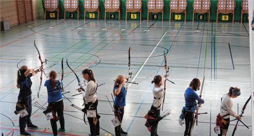 Bei der oberbayerischen Meisterschaft von links: Sarah Sommer, Petra Zellner, Katharina Bauer, Franziska Bachl, Beatrice Stolz und Angelika Roith. Foto  Mayer
