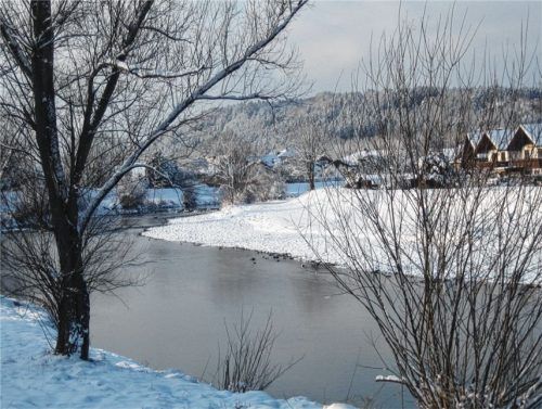 Bei einem Spaziergang in der Natur einfach mal durchatmen und die Ruhe der staden Zeit genießen und dann kann es voller Tatendrang wieder an die Weihnachtseinkäufe gehen.Fotos  Baumann