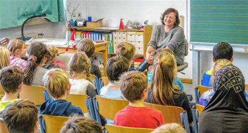 Beide Seiten hatten Spaß beim Besuch der SPD-Bundestagsabgeordneten Dr. Bärbel Kofler in den beiden dritten Klassen in Unterwössen.Foto flug