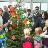 Bernauer Weihnachtswunschbaum aufgestellt