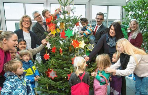 Bernauer Weihnachtswunschbaum aufgestellt