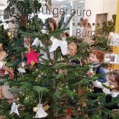 Bürgermeister und Kindergartenkinder schmückten Christbaum
