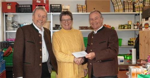 Chor spendet für die Kolbermoorer Tafel