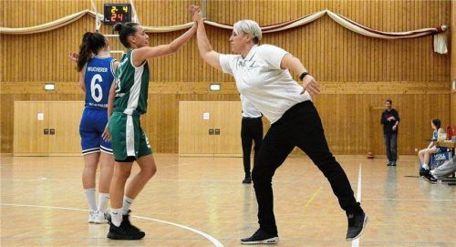 Corina „Coco“ Kollarovics (rechts) ist in Rosenheim für ihre erfolgreiche Jugendarbeit bekannt.