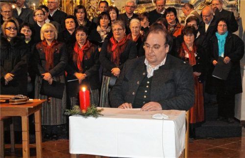 Das bayerische Adventssingen ist in der Pfarrkirche. Pfarrer Herbert Aneder wird auch in diesem Jahr verbindende Worte sprechen.Foto ram