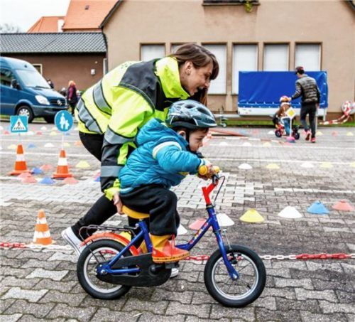 Das Fahrradtraining für Kinder ist ein wichtiger Bestandteil in der Verkehrserziehung. Foto Auto-Medienportal.Net/DVR