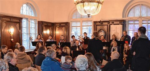 Das „Orchester 50 plusminus“, gerade neu gebildet, meisterte die ersten Auftritte. Fotos Sedlbauer