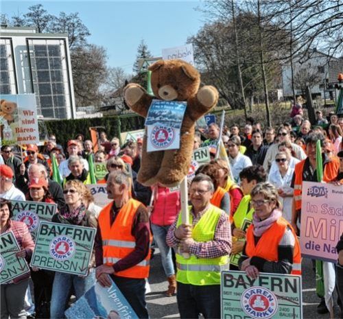 Aufregung herrschte noch im Frühjahr 2017 bei den Hochwald-Mitarbeitern. Im März demonstrierten sie für den Erhalt der „Bärenmarke“-Produktion. Foto ha
